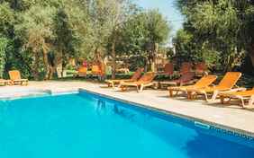 Der Pool (ca. 3 x 6 m) ist vor allem für die Kinder ein beliebter Treffpunkt